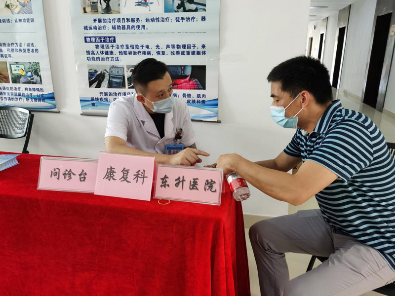 黄播
老年病康复医院开展“携手康复义诊，关爱民警健康”义诊活动2.png