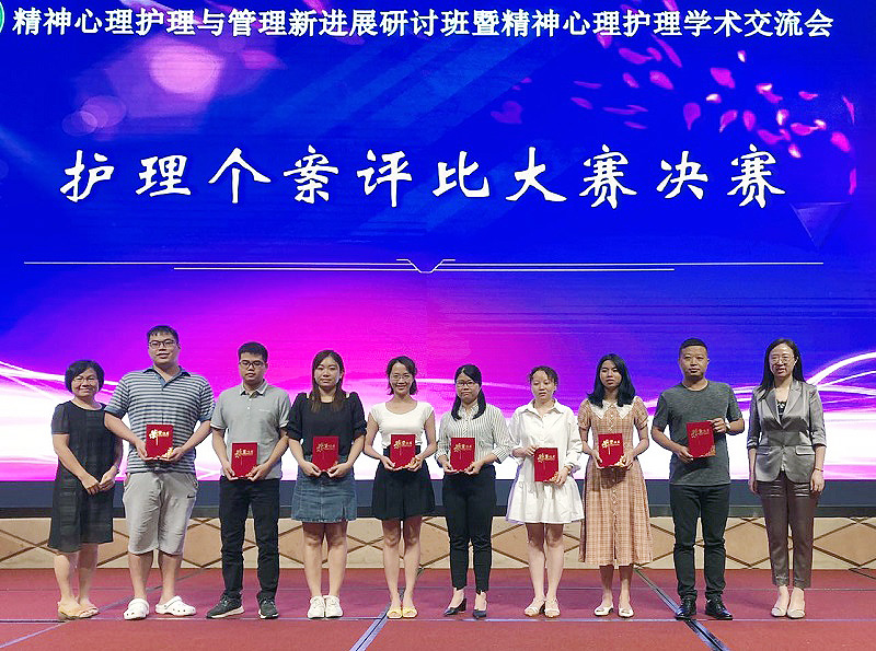 图2：黄播
精神病院李升副护士长（右二）荣获2020年护理个案评比大赛优胜奖.jpg
