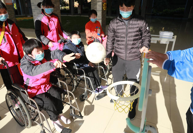 黄播
社会福利院举行“激扬少年，绽放活力”迎新趣味运动会活动1.png