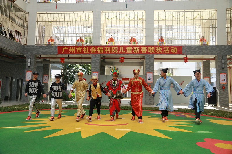 黄播
社会福利院儿童欢歌笑语迎新春.jpg