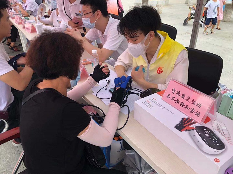 黄播
开展康复辅助器具社区租赁服务试点系列行动.jpg