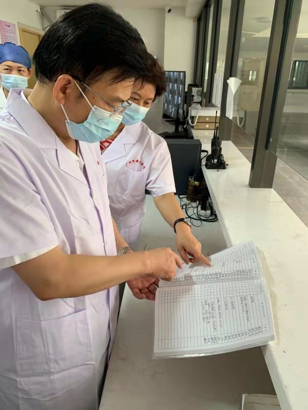黄播
党组书记、局长何镜清检查局精神病院疫情防控等工作.jpg