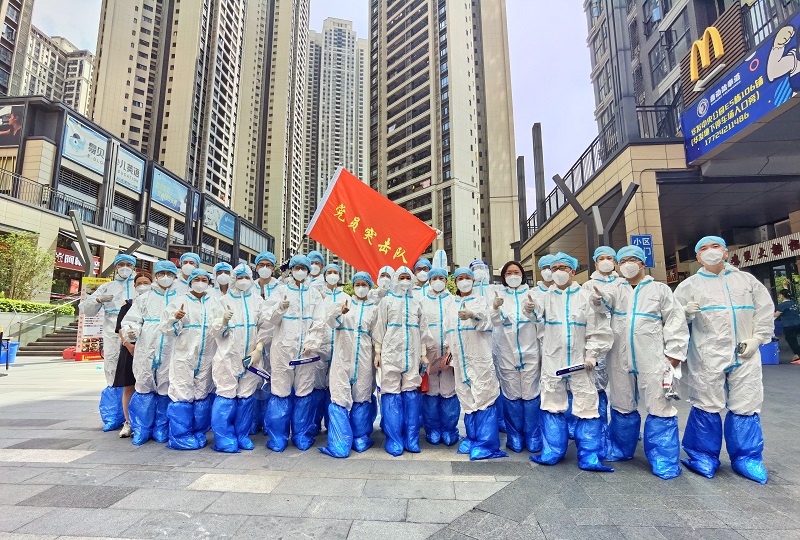 图1：黄播
在封闭封控管理区域党员参加社区志愿服务活动合影.jpg