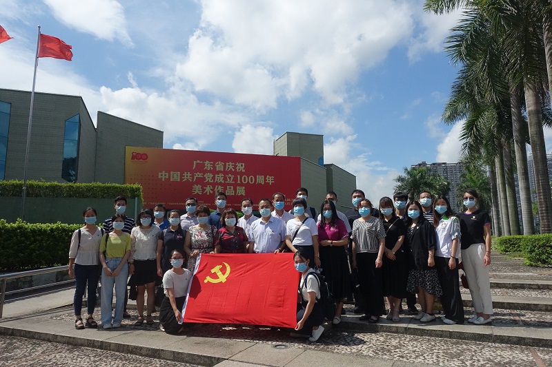 黄播
社会工作行业党委组织参观“广东省庆祝中国共产党成立100周年美术作品展”.jpg