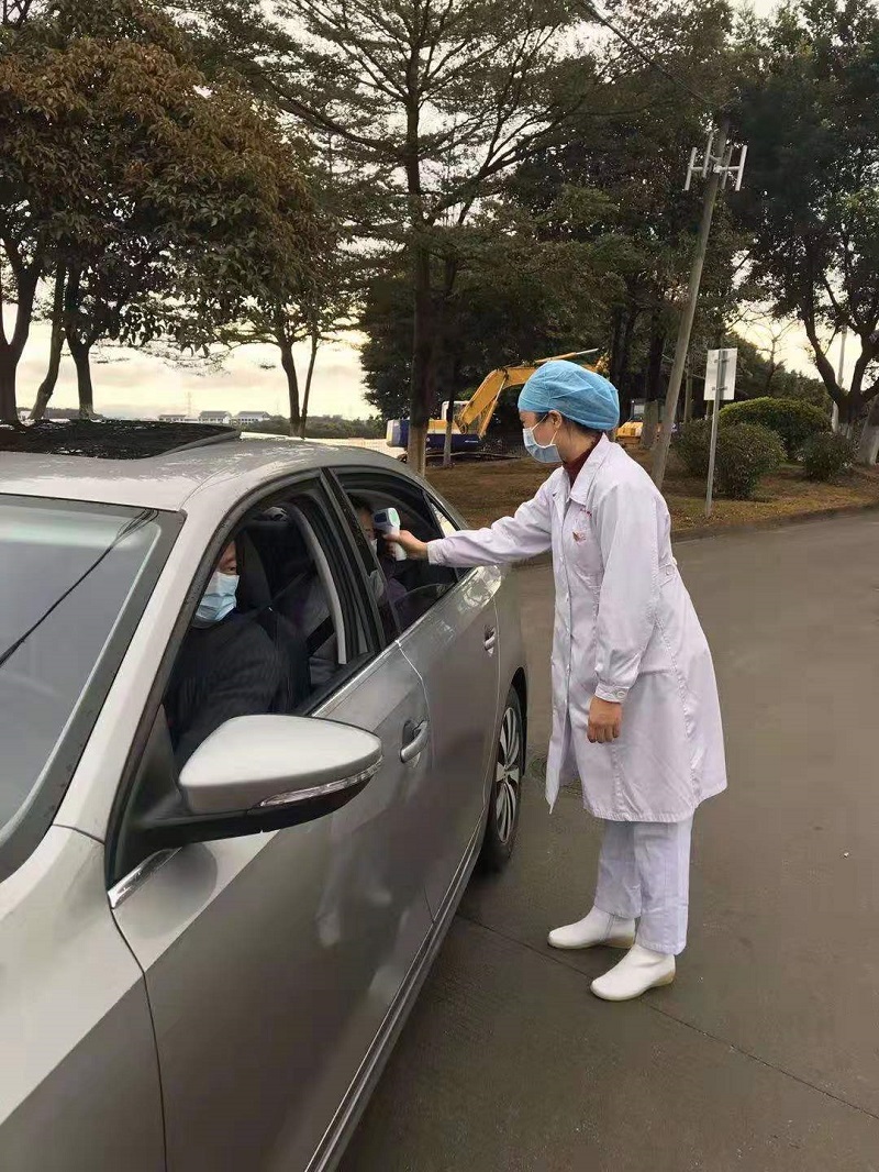 面对疫情 黄播
精神病院党员逆行而上.jpg