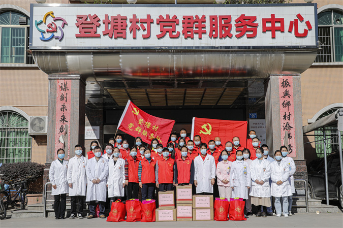 图2:11月24日市老人院组织在登塘社区报到的党员开展党员“双报到”点亮“微心愿 ”服务活动.jpg