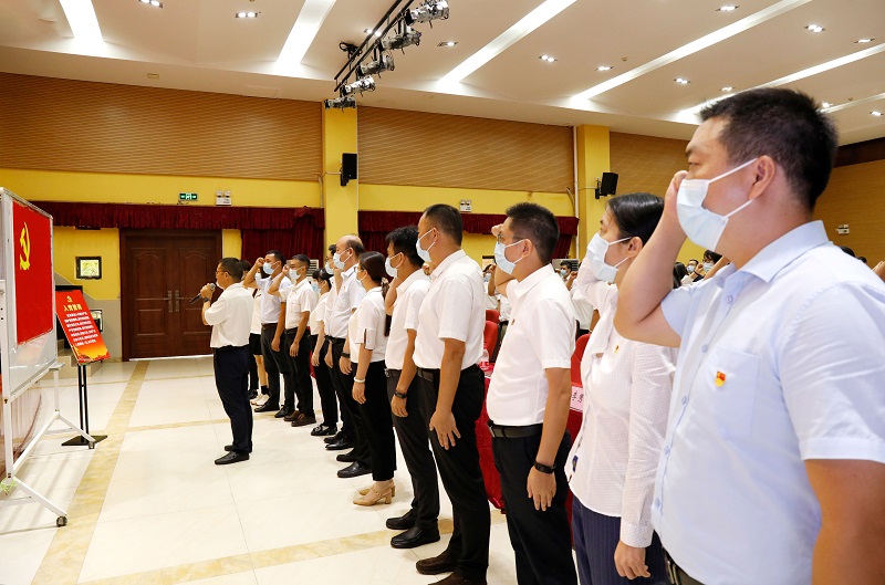 图2：黄播
老人院召开全体党员大会.jpg