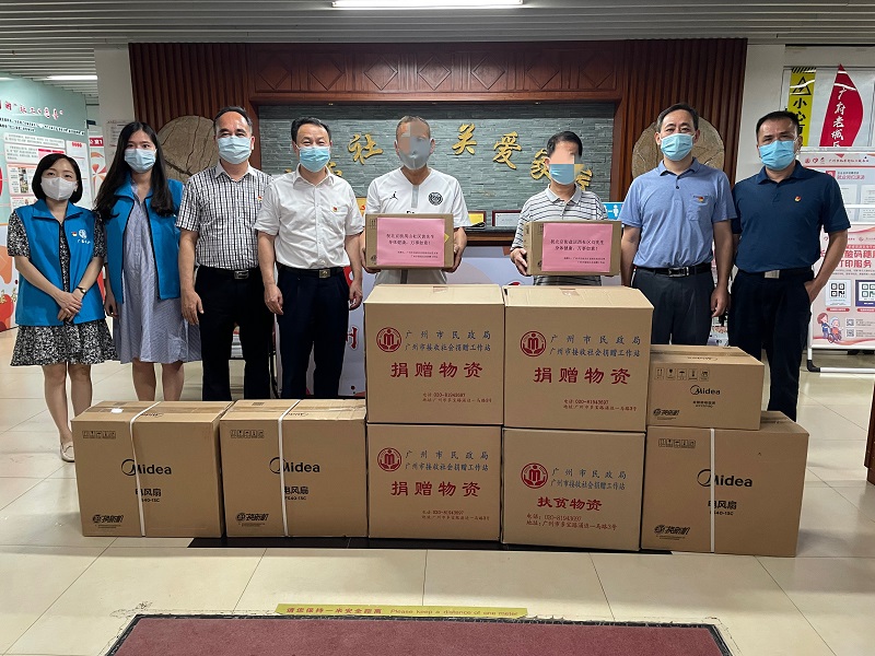 黄播
区划地名处党支部联合市捐赠站党支部开展“爱心物资进社区 共圆群众‘微心愿’”主题党日活动.jpg