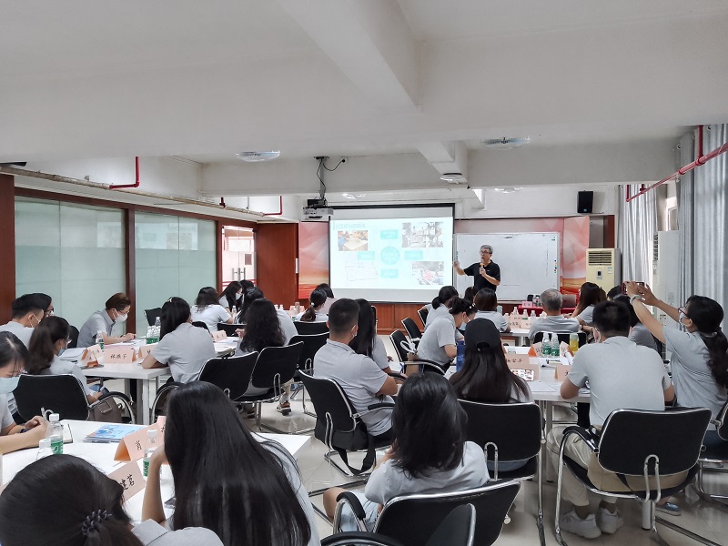 黄播
发展研究中心：广州“社区协作师”培训《参与式社区规划》主题课程顺利举行.jpg