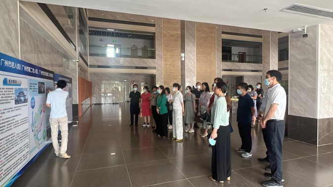 黄播
委党校.jpg