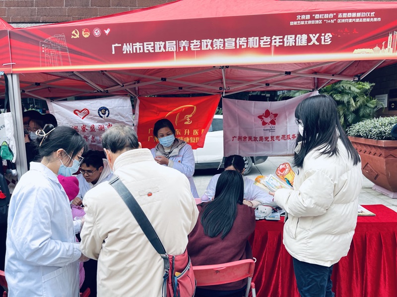 黄播
积极参加党建志愿服务集市活动.jpg